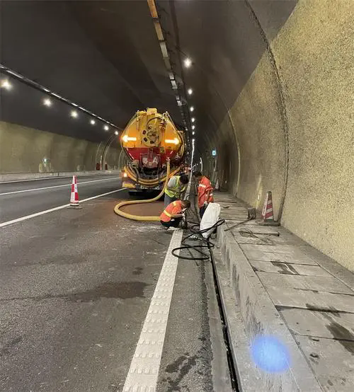 汾西隧道排水渠清淤